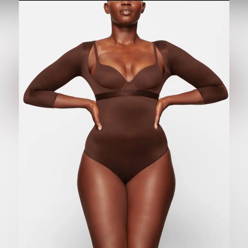 NWOT SKIMS seamless sculpt open bust arm shaper‎ cocoa medium